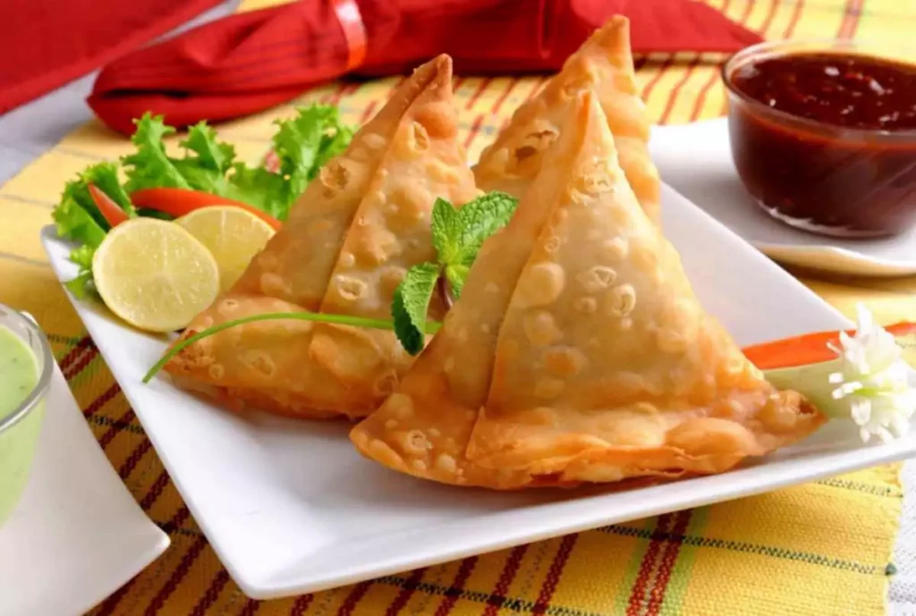 8 Best Crispy & Crunchy Indian Snacks to Satiate your Hunger