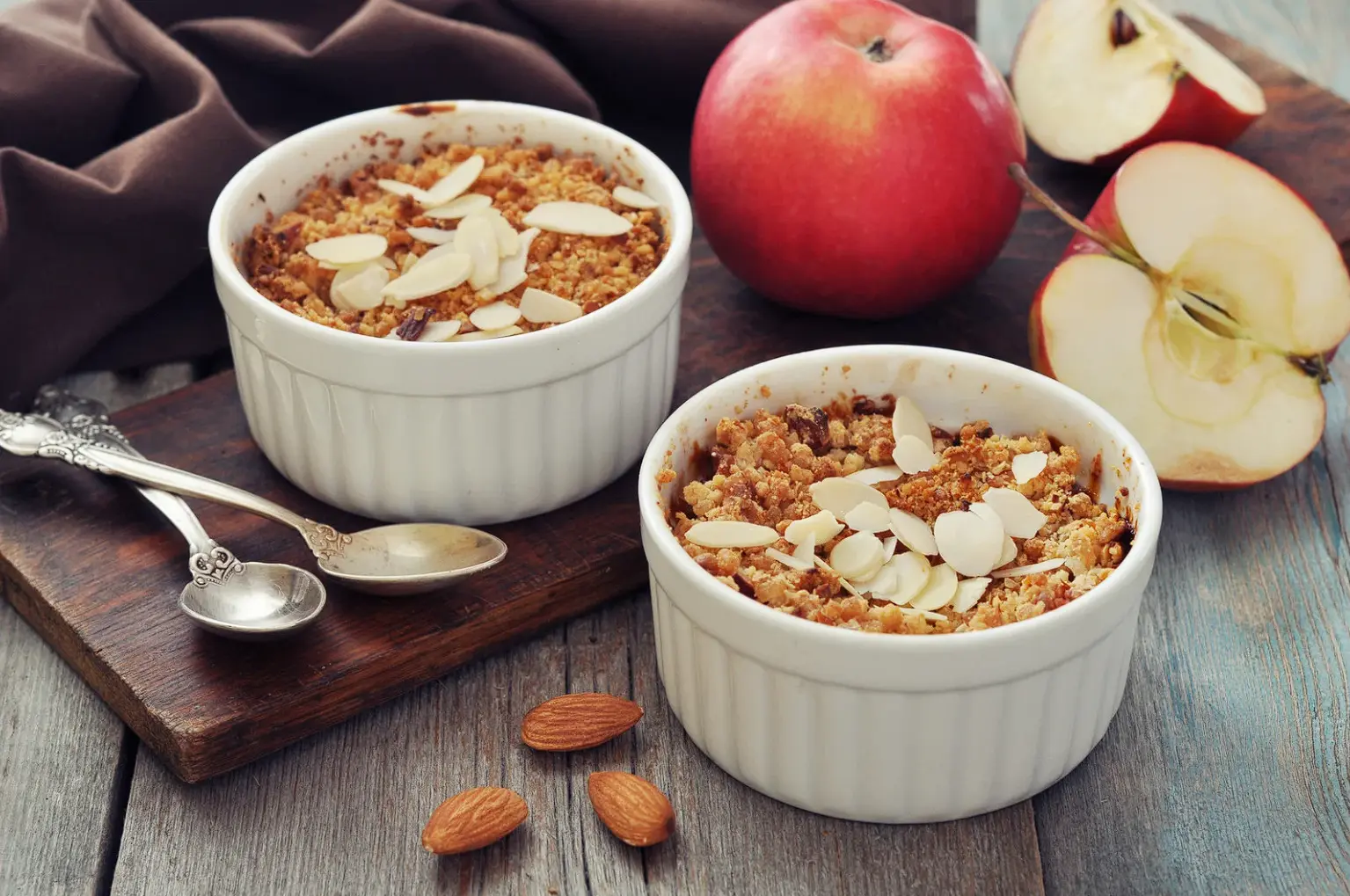 Apple Crumble Cheesecake